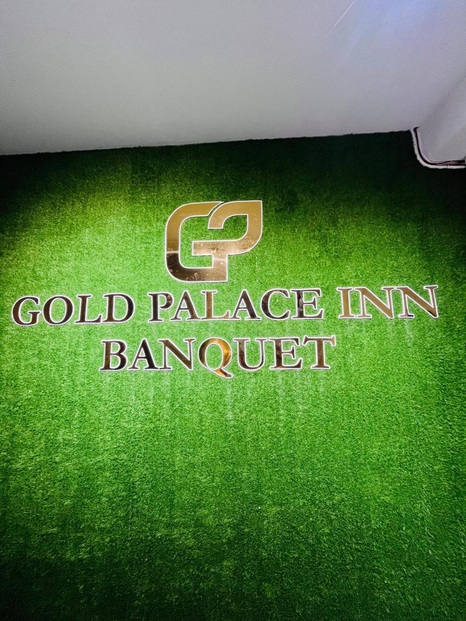 Hotel Gold Palace Inn Сурат Екстериор снимка
