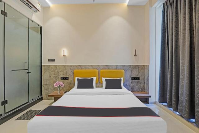 Hotel Gold Palace Inn Сурат Екстериор снимка