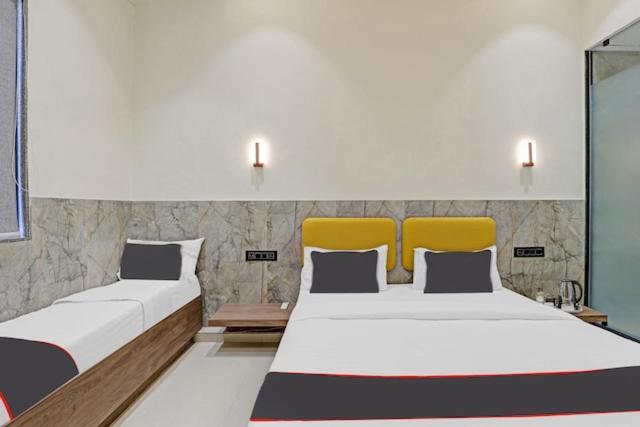 Hotel Gold Palace Inn Сурат Екстериор снимка