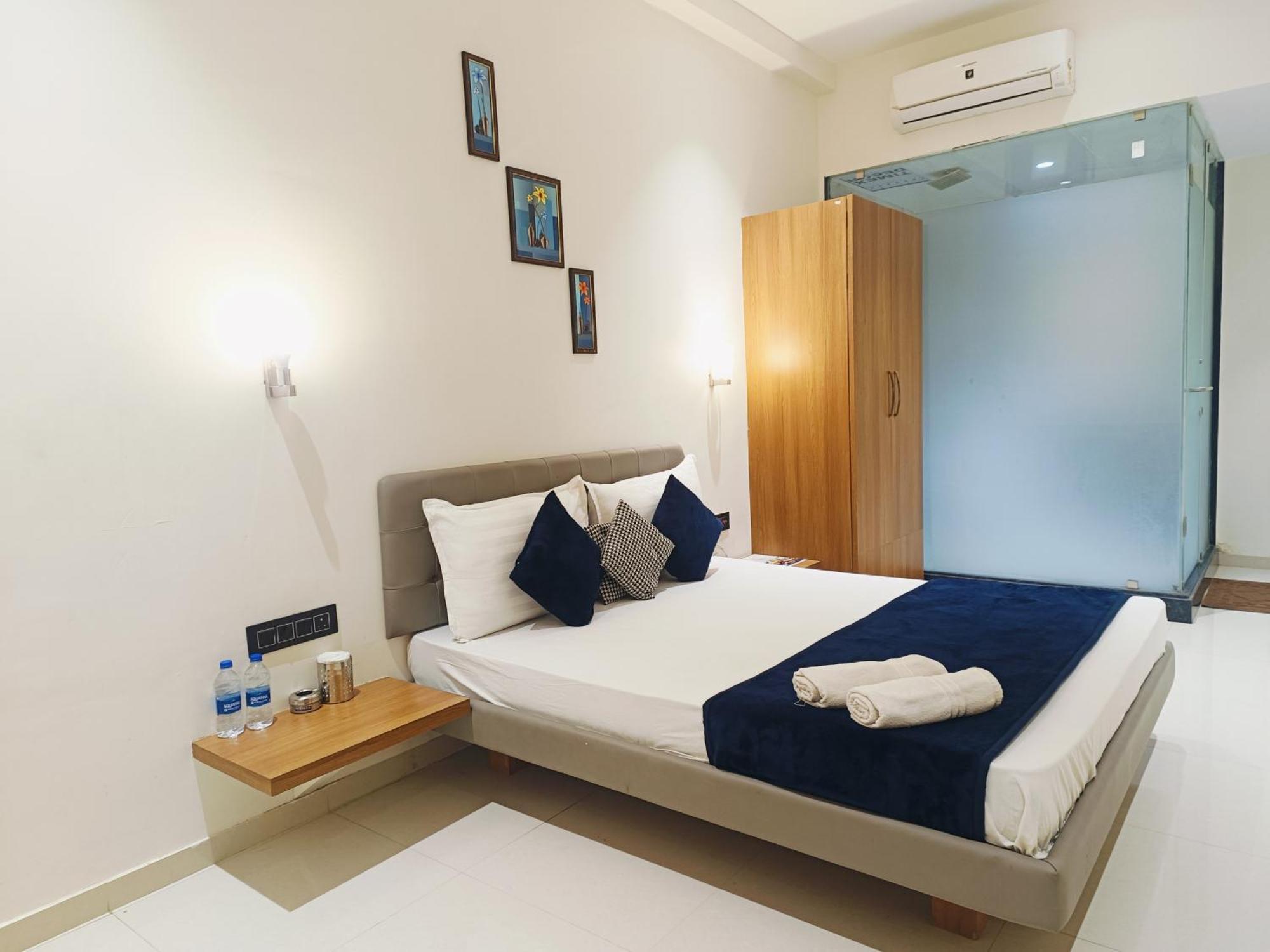 Hotel Gold Palace Inn Сурат Екстериор снимка