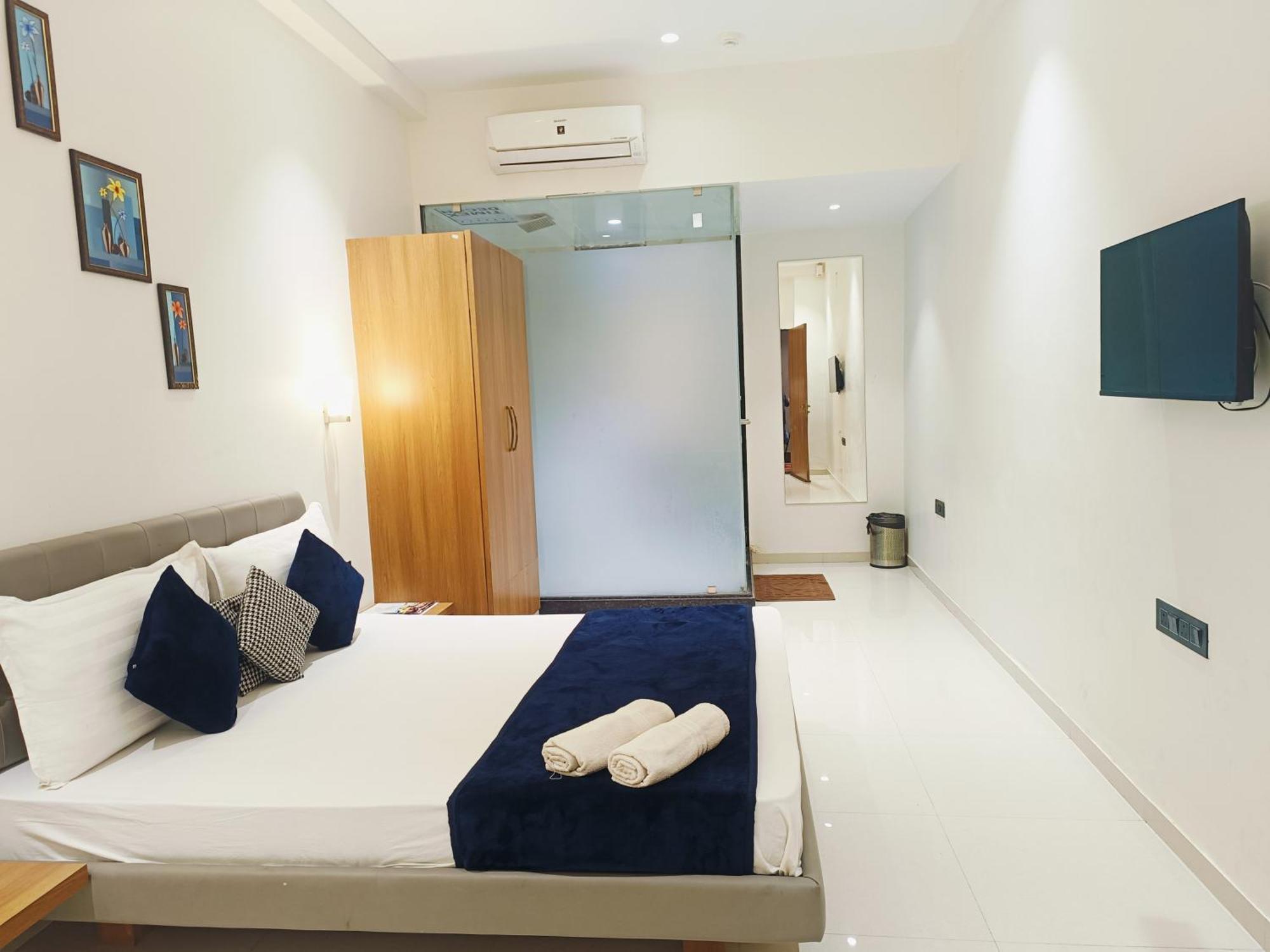 Hotel Gold Palace Inn Сурат Екстериор снимка